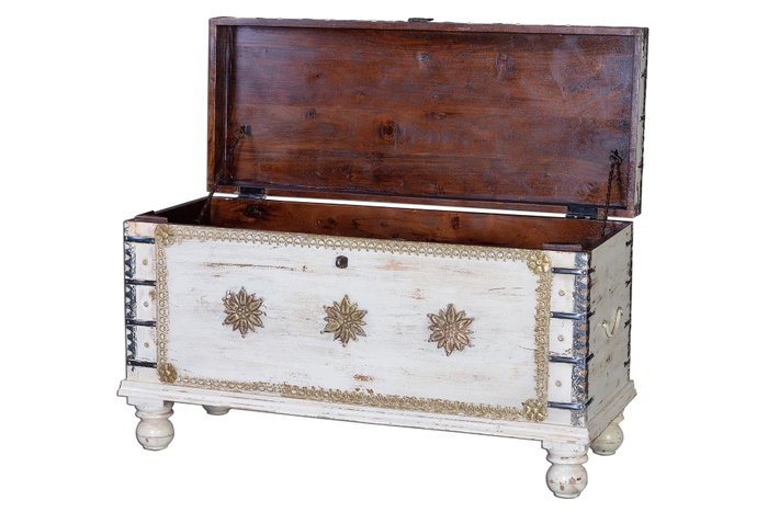 Giner y Colomer - Coffre de rangement en bois de manguier massif avec incrustations fer et bronze, finition blanc vieilli, 57 x 100 x 40 cm